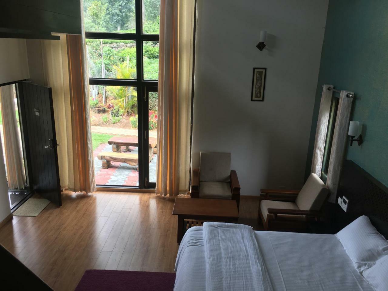 Silvertip Cafe & Homestay Котагири Экстерьер фото